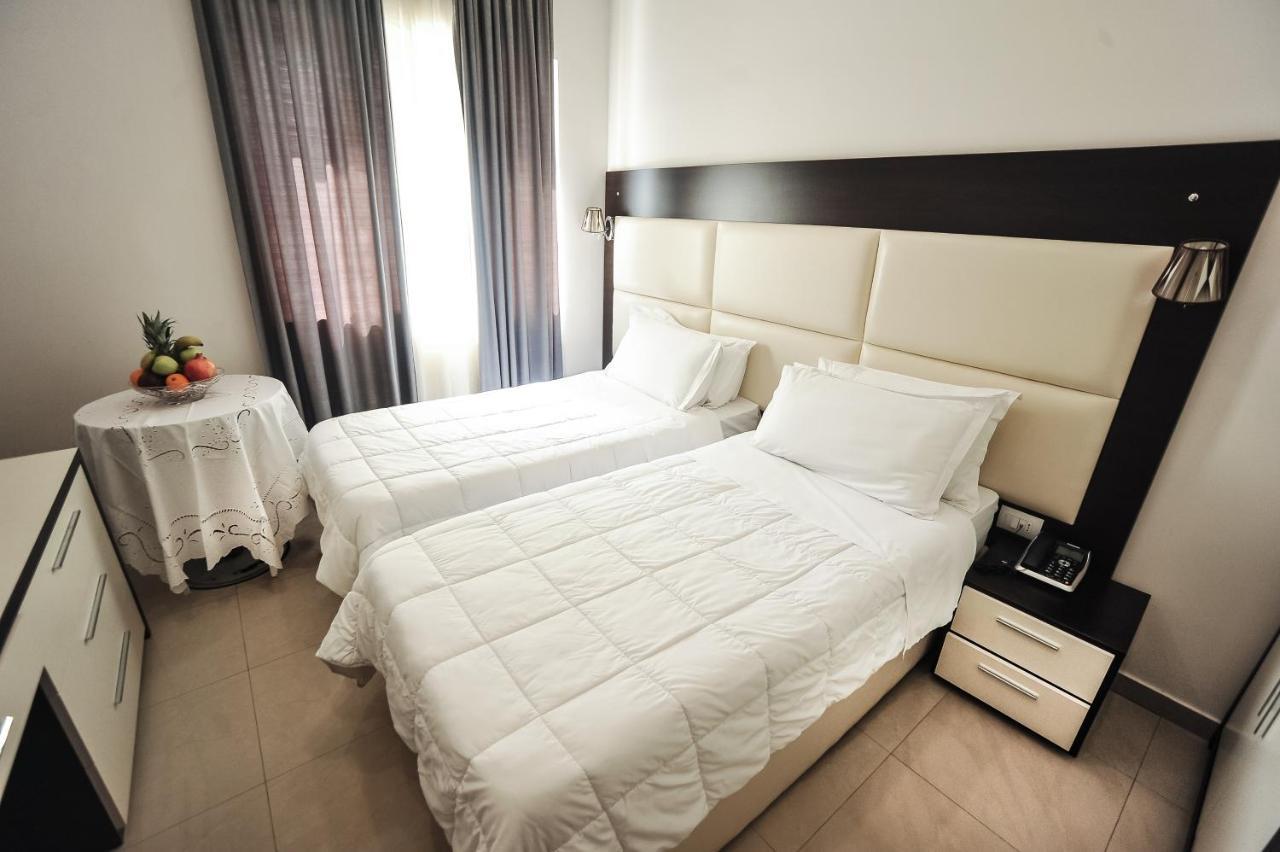 Hotel Vila E Arte City Center Tirana Kültér fotó